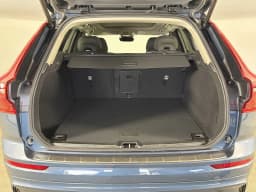 Volvo XC60 Plus B5 AWD 2026 — side view