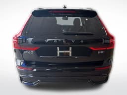 Volvo XC60 Plus B5 AWD 2026 — side view