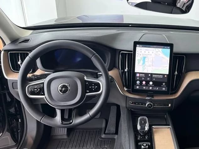Volvo XC60 Plus B5 AWD 2026 — side view
