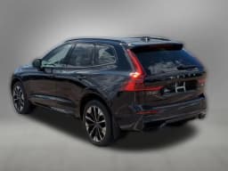 Volvo XC60 Plus B5 AWD 2026 — side view