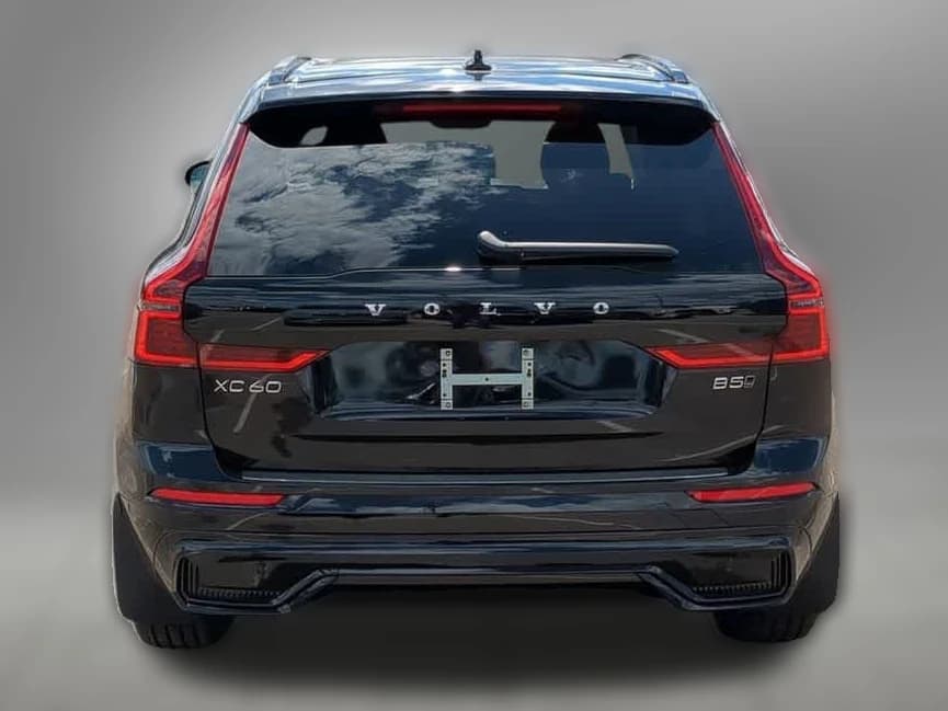 Volvo XC60 Plus B5 AWD 2026 — side view