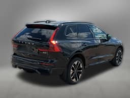 Volvo XC60 Plus B5 AWD 2026 — side view