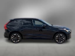 Volvo XC60 Plus B5 AWD 2026 — side view