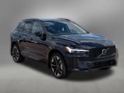 Volvo XC60 Plus B5 AWD 2026 — side view