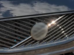 Volvo XC60 Plus B5 AWD 2026 — side view