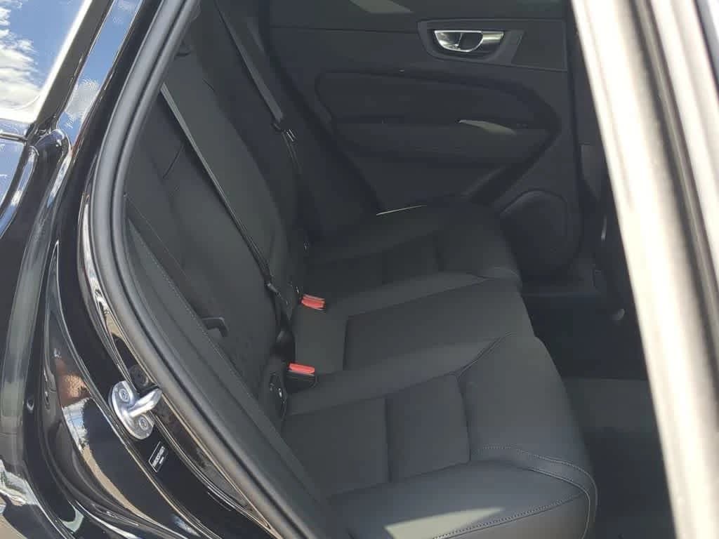 Volvo XC60 Plus B5 AWD 2026 — side view