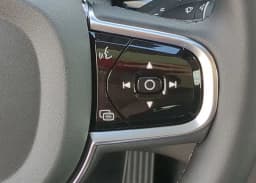 Volvo XC60 Plus B5 AWD 2026 — side view