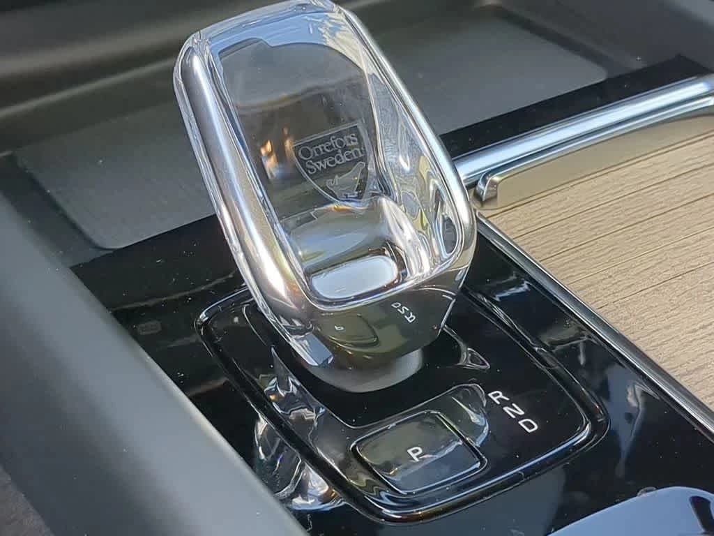 Volvo XC60 Plus B5 AWD 2026 — side view