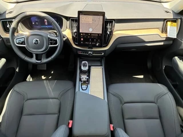 Volvo XC60 Core B5 AWD 2026 — side view