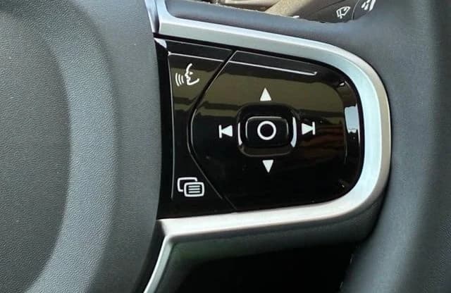 Volvo XC60 Core B5 AWD 2026 — side view