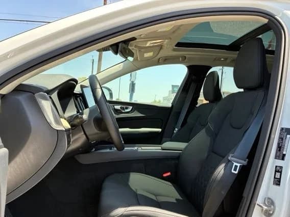 Volvo XC60 Core B5 AWD 2026 — side view