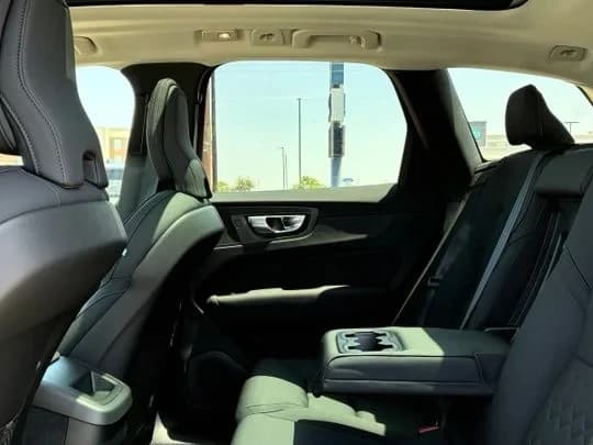 Volvo XC60 Core B5 AWD 2026 — side view