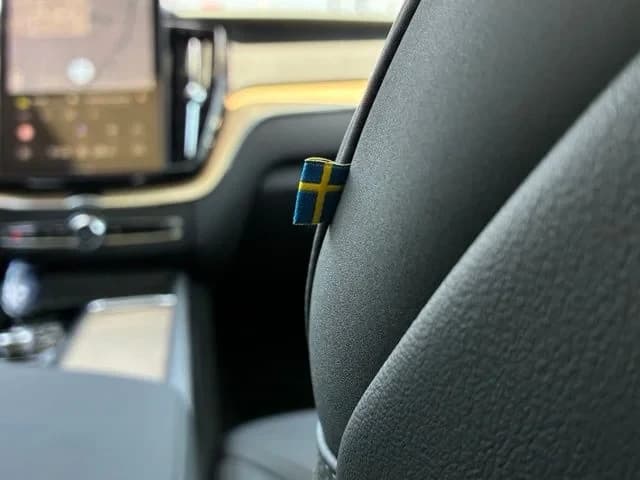 Volvo XC60 Core B5 AWD 2026 — side view