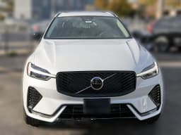 Volvo XC60 Core B5 AWD 2026 — side view