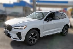 Volvo XC60 Core B5 AWD 2026 — side view