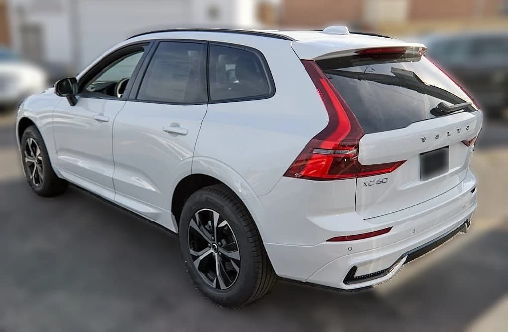 Volvo XC60 Core B5 AWD 2026 — side view