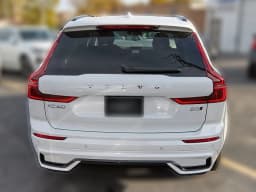 Volvo XC60 Core B5 AWD 2026 — side view