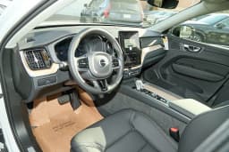 Volvo XC60 Core B5 AWD 2026 — side view