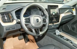 Volvo XC60 Core B5 AWD 2026 — side view