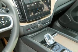 Volvo XC60 Core B5 AWD 2026 — side view