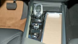 Volvo XC60 Core B5 AWD 2026 — side view