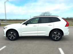 Volvo XC60 Core B5 AWD 2026 — side view