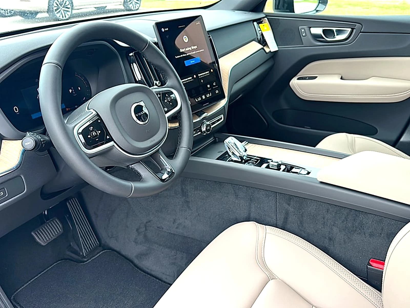 Volvo XC60 Core B5 AWD 2026 — side view