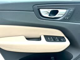 Volvo XC60 Core B5 AWD 2026 — side view