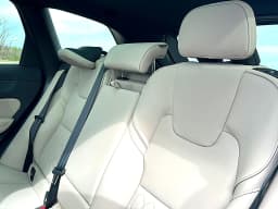 Volvo XC60 Core B5 AWD 2026 — side view