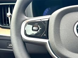 Volvo XC60 Core B5 AWD 2026 — side view
