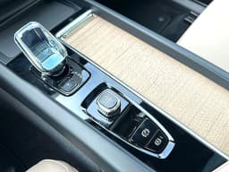 Volvo XC60 Core B5 AWD 2026 — side view