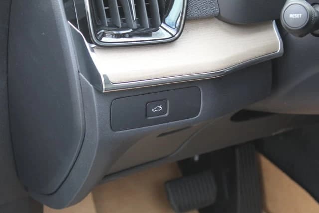 Volvo XC90 Core B5 AWD 7-Seater 2027 — side view