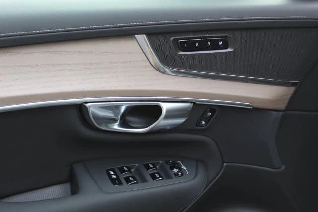 Volvo XC90 Core B5 AWD 7-Seater 2027 — side view