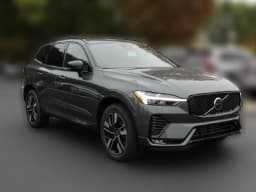 Volvo XC60 Core B5 AWD 2027 — side view