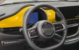 FIAT 500e Base Coupe 2026 — side view