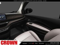 FIAT 500e Giorgio Armani FWD 2025 — side view