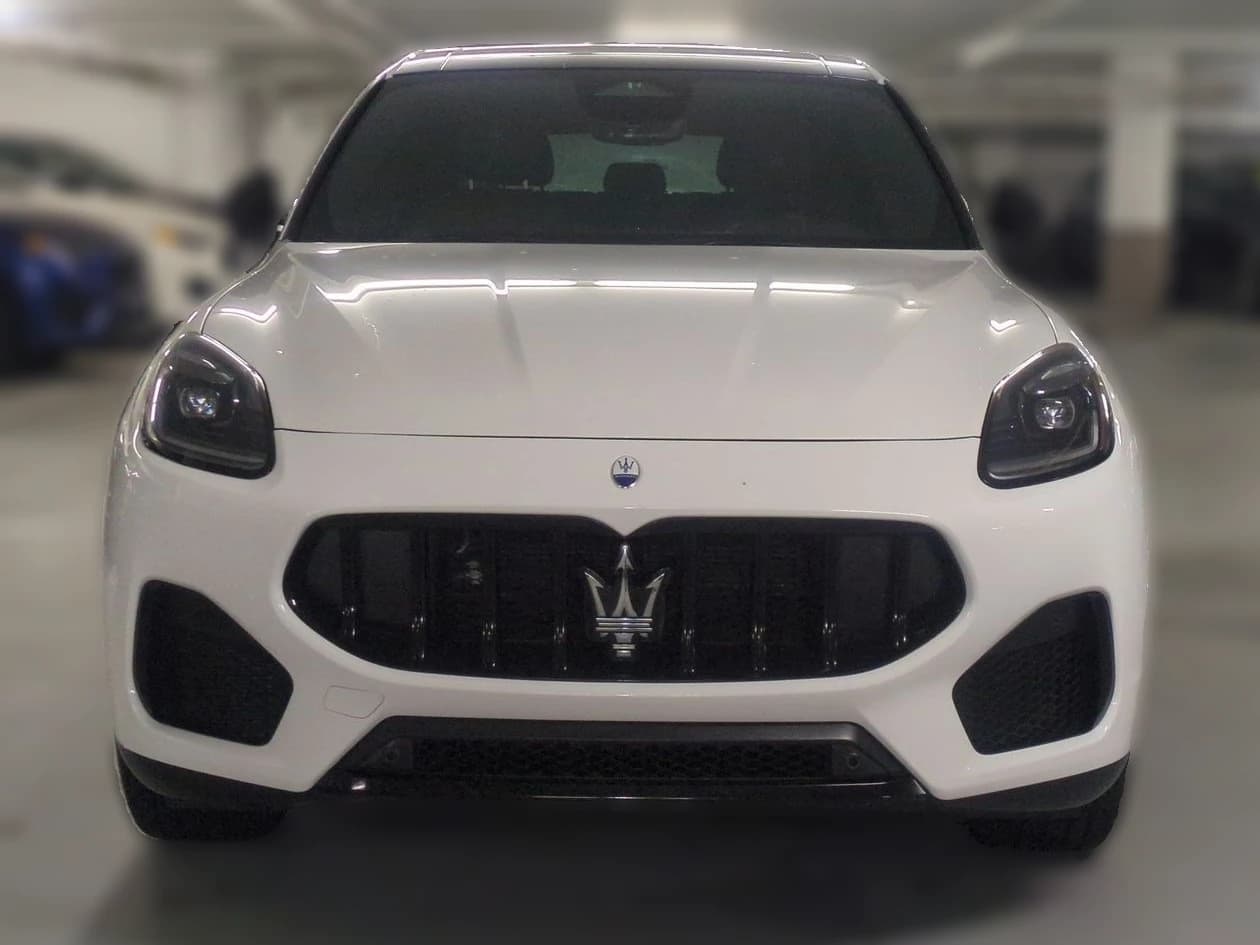 Maserati Grecale Modena AWD 2025 — side view