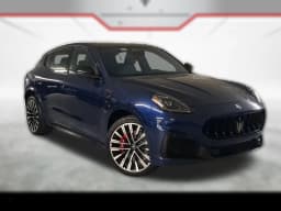 Maserati Grecale Trofeo AWD 2025 — side view