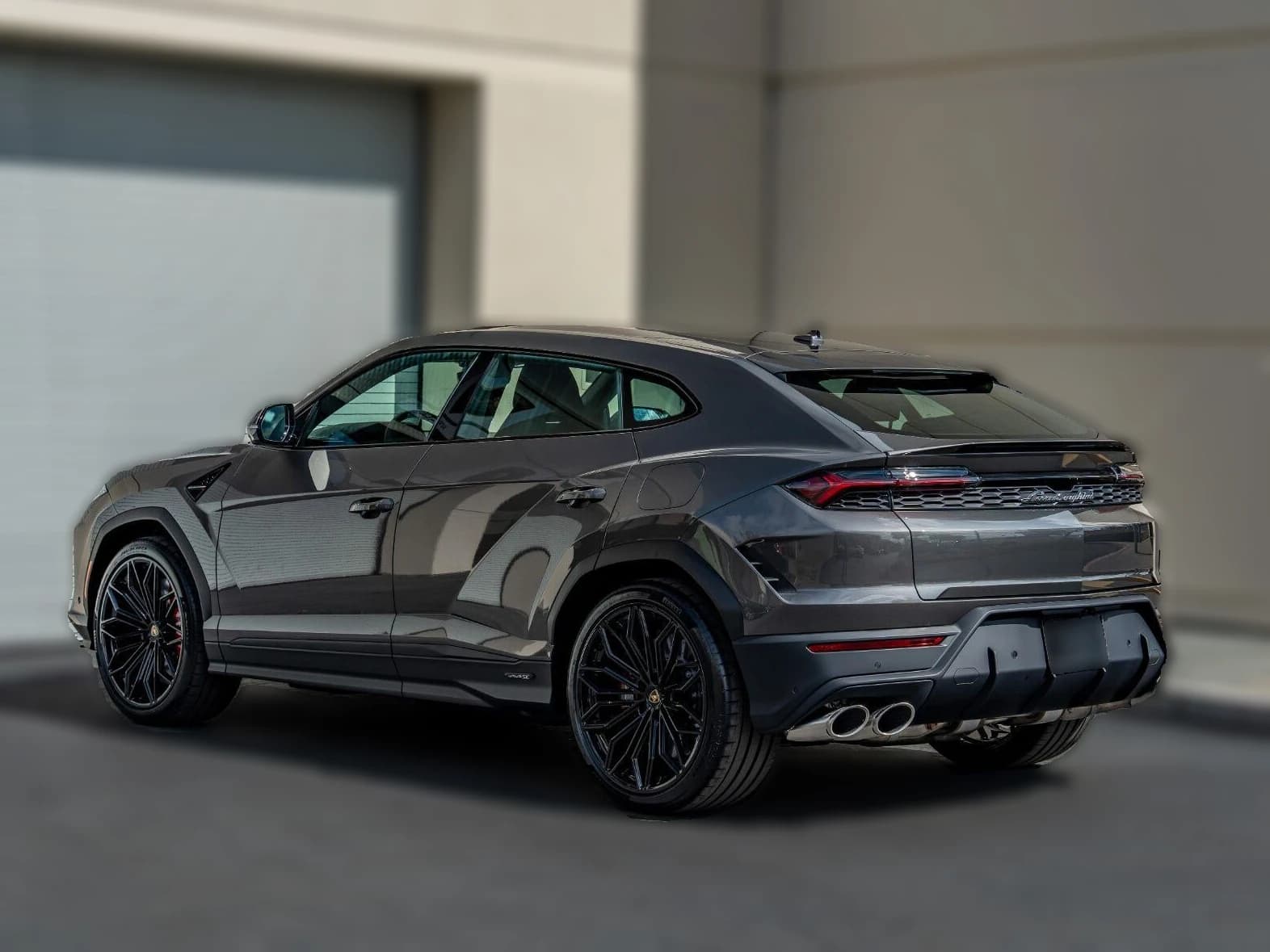 Lamborghini Urus SE AWD 2026 — side view