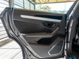 Lamborghini Urus SE AWD 2026 — side view