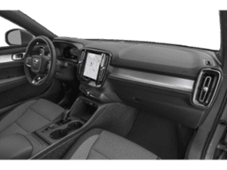 Volvo XC40 B5 AWD Plus Bright Theme 2025