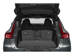 Volvo XC40 B5 AWD Plus Dark Theme 2025