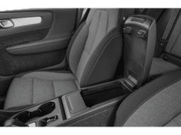 Volvo XC40 B5 AWD Plus Dark Theme 2025