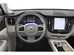 Volvo XC60 B5 AWD Core 2025