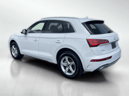 Audi Q5 Premium 40 TFSI quattro 2024 — rear view