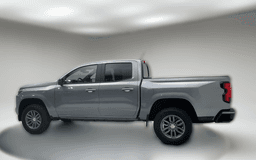Chevrolet Colorado 4WD Crew Cab LT 2024 — side view