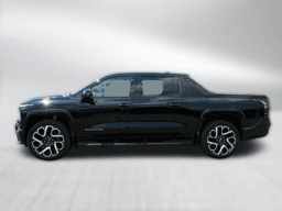 Chevrolet Silverado EV e4WD Crew Cab RST 2024 — side view