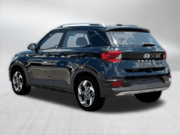 Hyundai Venue SEL IVT 2025 — rear view