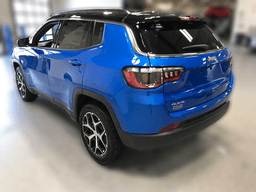 Jeep Compass Limited 4x4 2024 — rear view