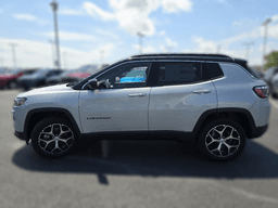 Jeep Compass Limited 4x4 2024 — side view